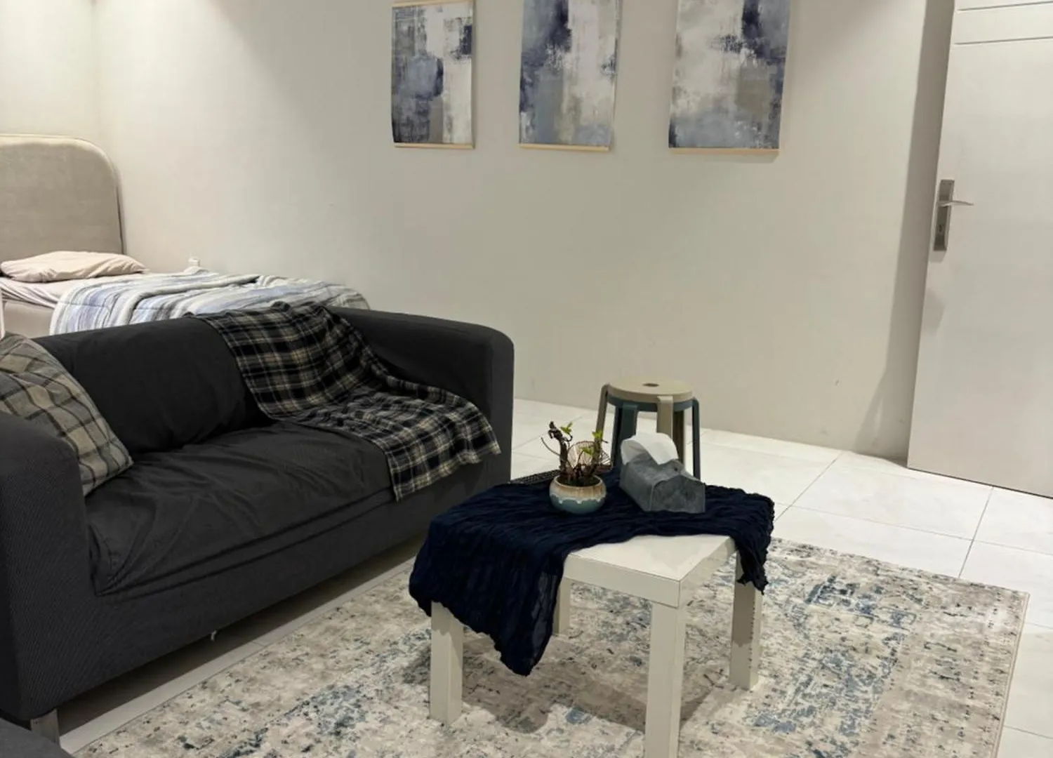 شقة بغرفتين نوم وجلسه مريحة مكة 0*,